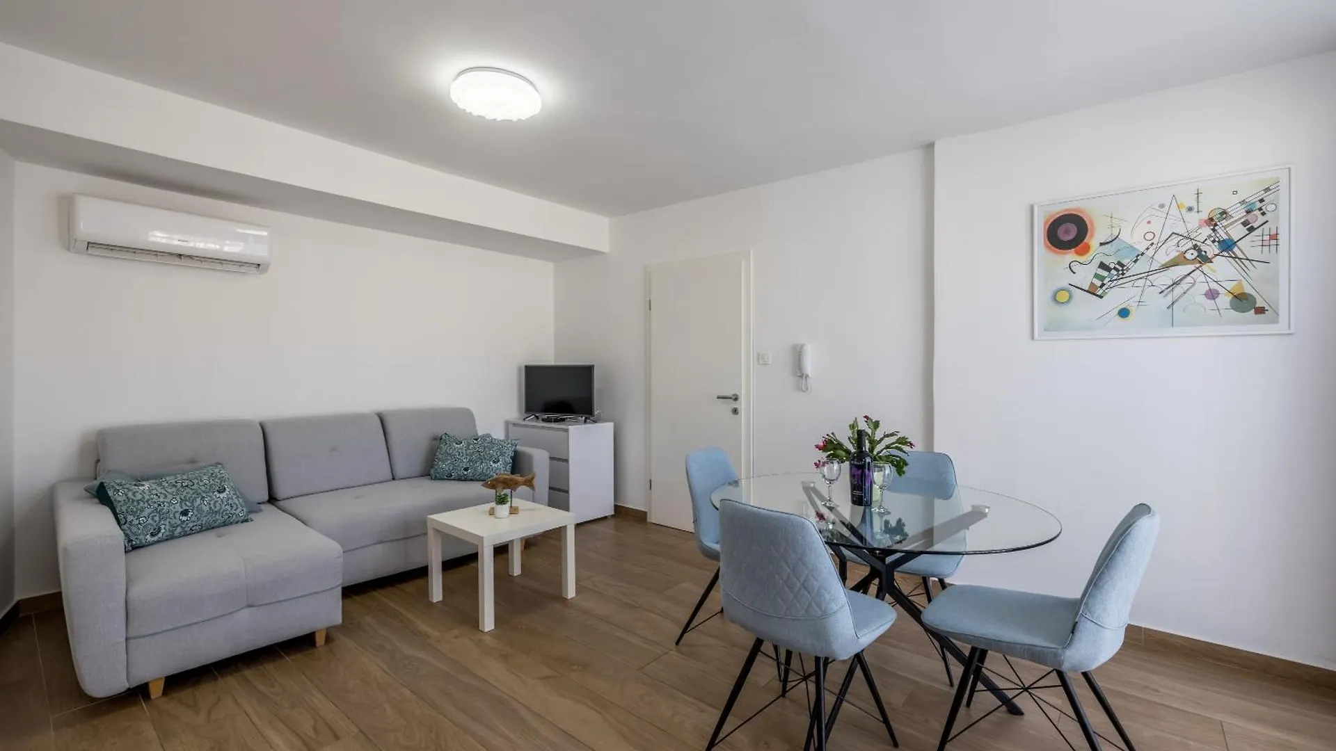 Sara Apartment Split