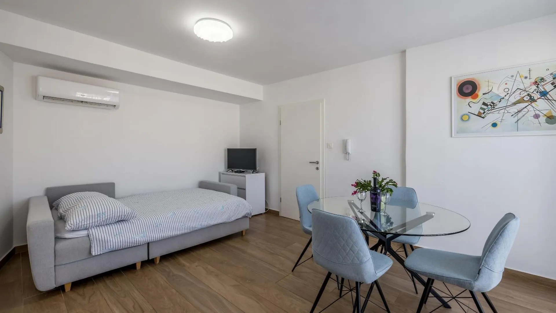 Sara Apartment Split