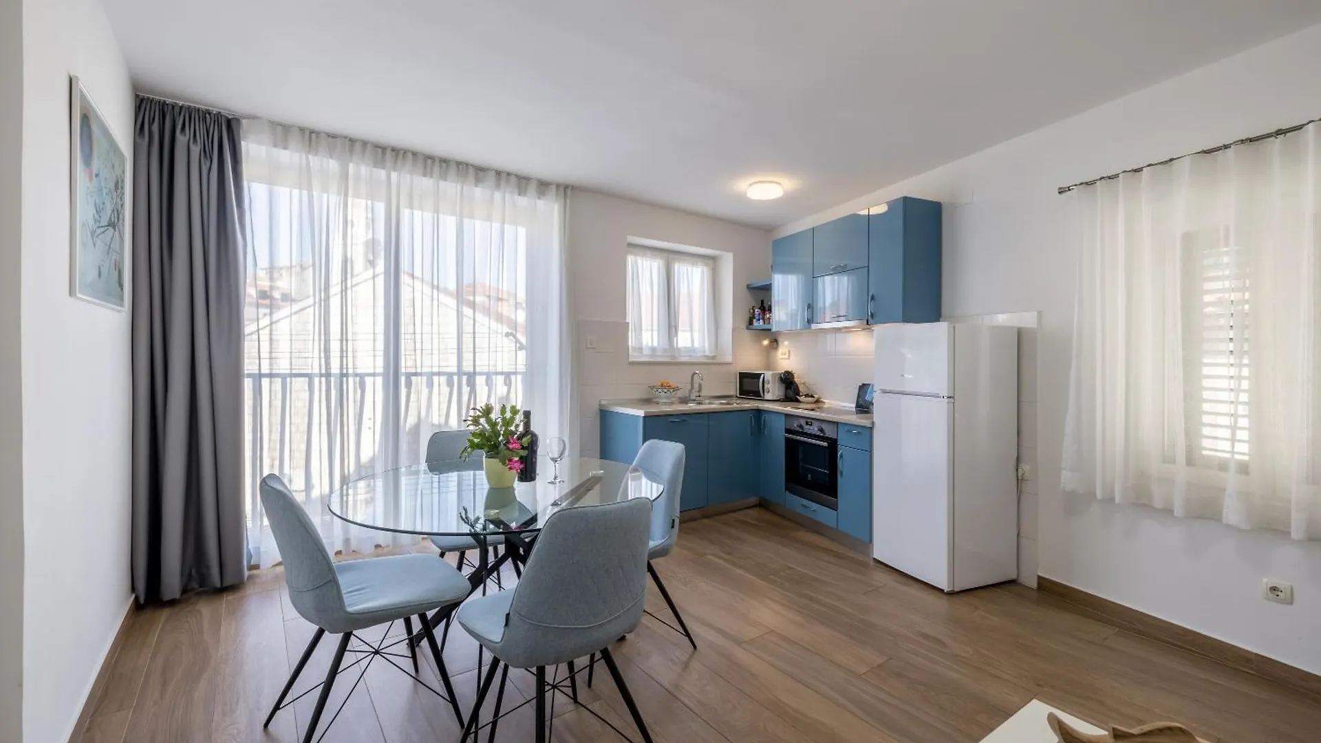 Sara Apartment Split