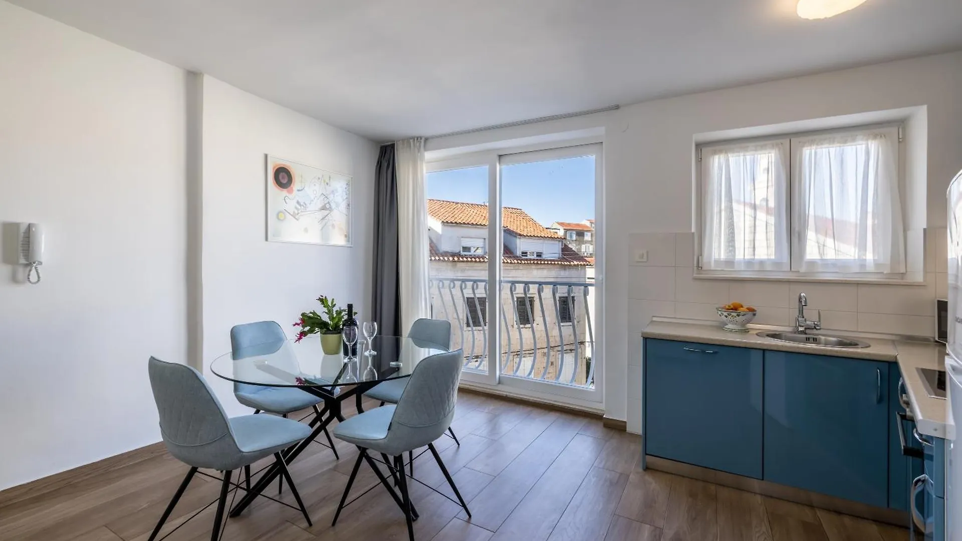 Sara Apartment Split